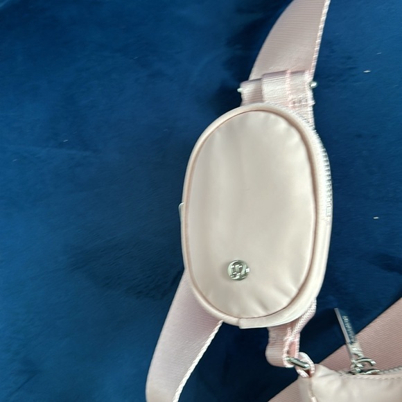 Lululemon cross body with nano pouch - Picture 7 of 8